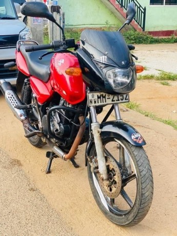 bajaj-pulsar-180-big-3