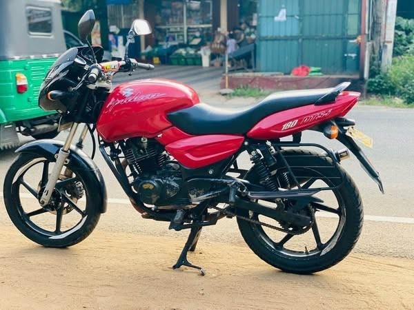 bajaj-pulsar-180-big-0