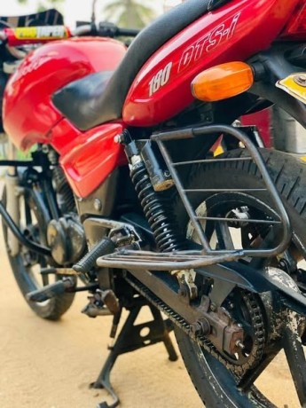 bajaj-pulsar-180-big-2