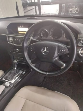 for-sale-e200-mercedes-benz-2011-big-4