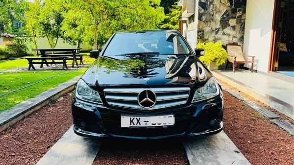 mercedes-benz-c220-cdi-w204-2013-big-0