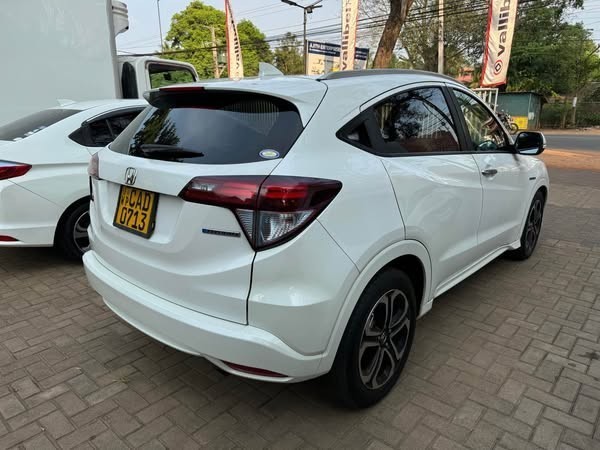 honda-vezel-z-grade-big-4