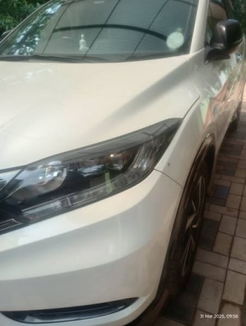 for-sale-honda-vezel-rs-sensing-package-automatic-hybrid-1500cc-big-3