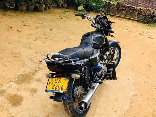 bajaj-ct-100-big-2