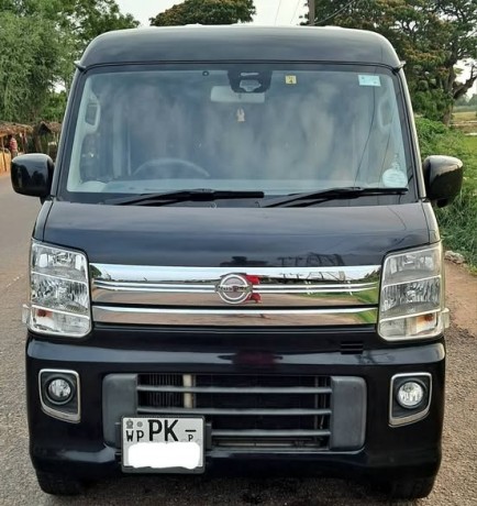 nissan-clipper-nv-100-wagon-model-big-0