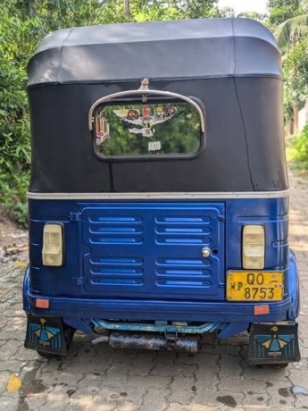 bajaj-threeweel-big-2