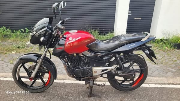 bajaj-pulser-180-2008-big-0
