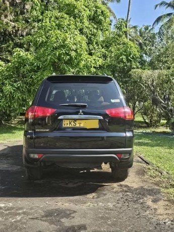 mitsubishi-monterosport-2011-big-4