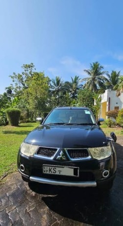 mitsubishi-monterosport-2011-big-0