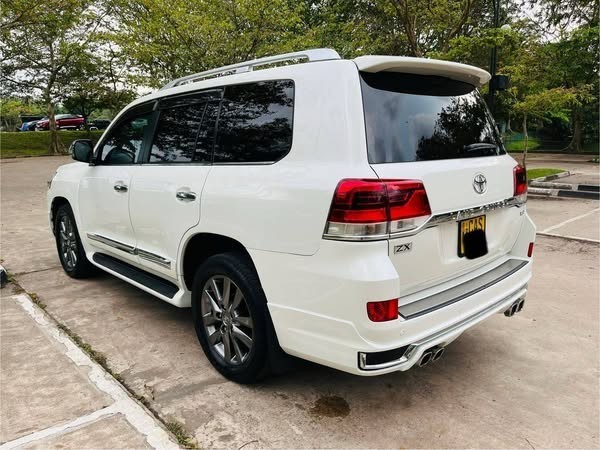 toyota-land-cruiser-v8-zx-big-3