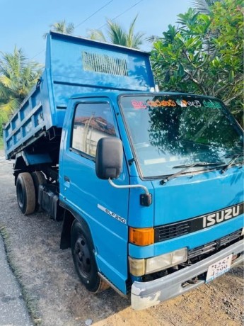 isuzu-tipper-big-0