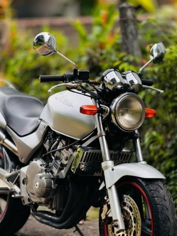 honda-hornet-big-2