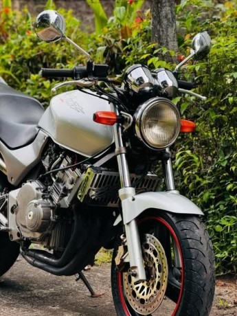 honda-hornet-big-4