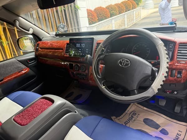 toyota-hiace-kdh-200-super-gl-2007-big-1