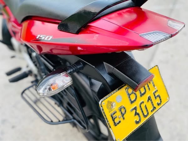 bajaj-pulsar-150-big-4