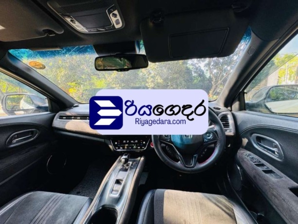 honda-vezel-rs-sensing-2018-car-big-2