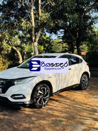 honda-vezel-rs-sensing-2018-car-big-3