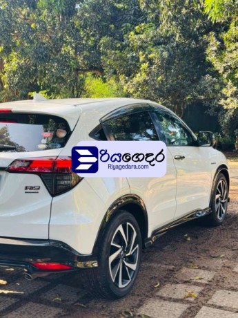 honda-vezel-rs-sensing-2018-car-big-4