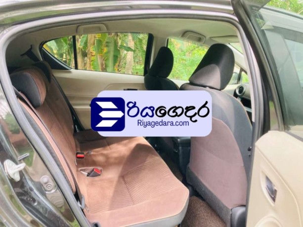 toyota-aqua-g-grade-2012-car-big-3
