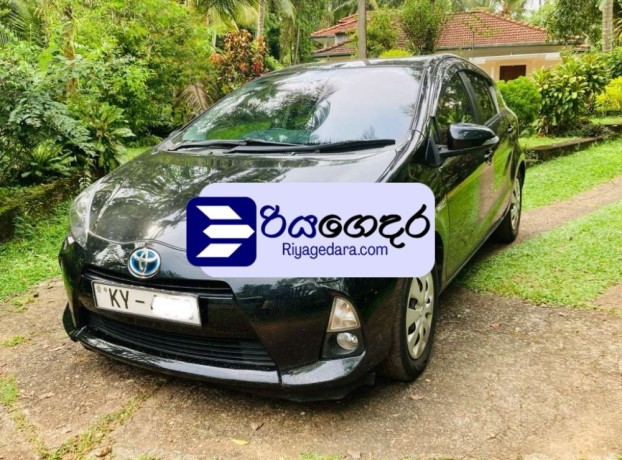 toyota-aqua-g-grade-2012-car-big-0