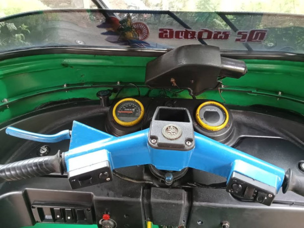 bajaj-re-big-4