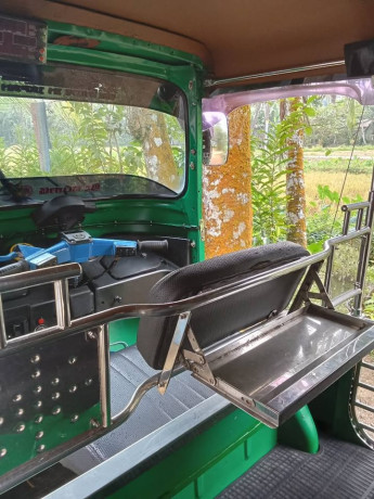 bajaj-re-big-1