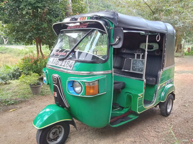 bajaj-re-big-0