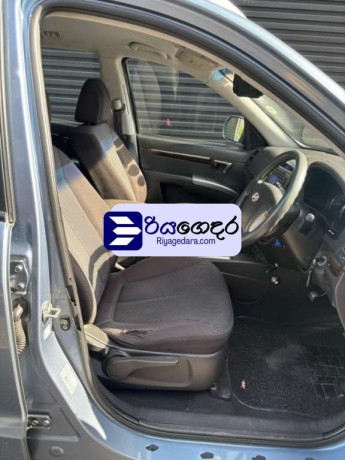 hyundai-santa-fe-2011-suv-big-5