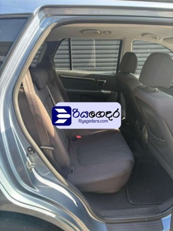 hyundai-santa-fe-2011-suv-big-4