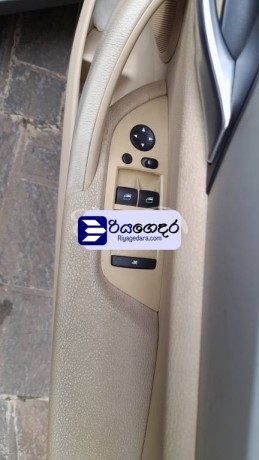 bmw-x1-2011-suv-big-4