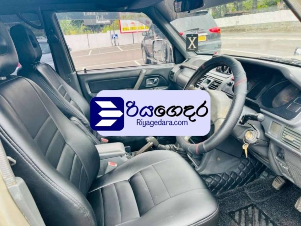 mitsubishi-pajero-25-1993-suv-big-4