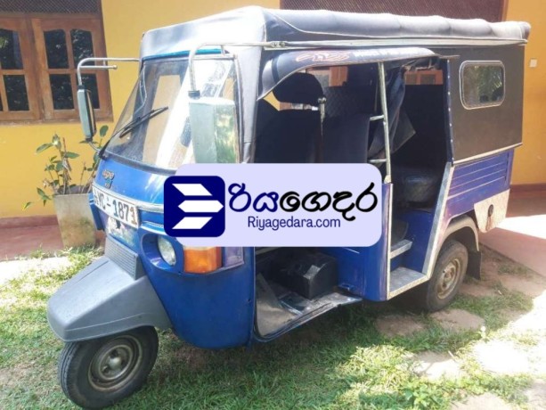 piaggio-piaggio-2010-three-wheel-big-1