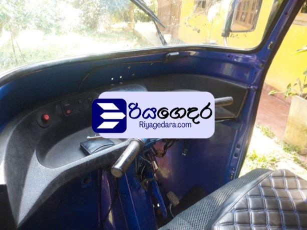 piaggio-piaggio-2010-three-wheel-big-2