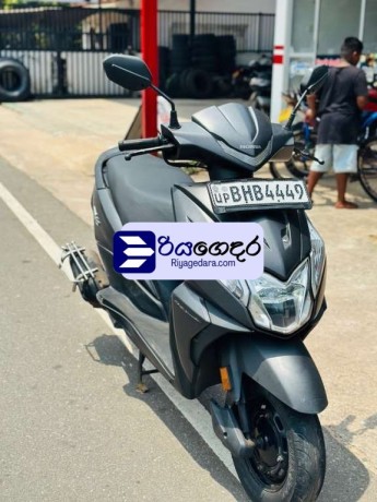 honda-dio-2018-motorbike-big-1