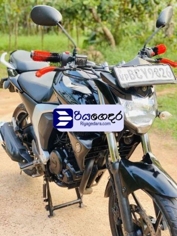 yamaha-fz-2015-motorbike-big-0