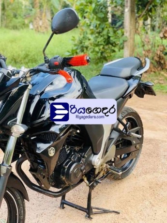 yamaha-fz-2015-motorbike-big-1