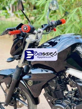 yamaha-fz-2015-motorbike-big-2