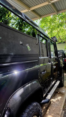 land-rover-defender-110-big-1