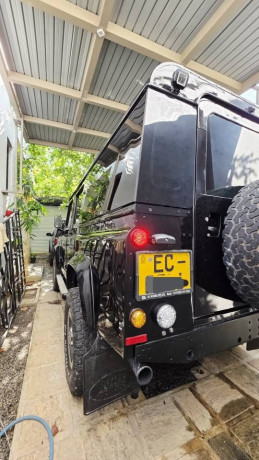 land-rover-defender-110-big-6