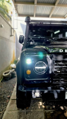 land-rover-defender-110-big-0