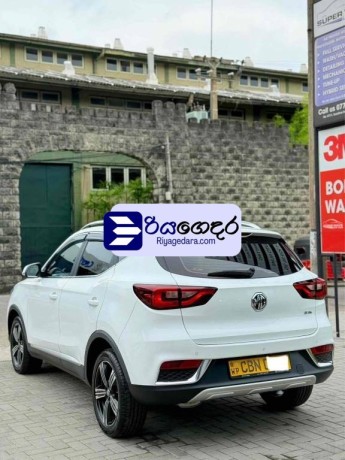 mg-zs-led-2021-suv-big-3