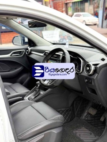 mg-zs-led-2021-suv-big-4