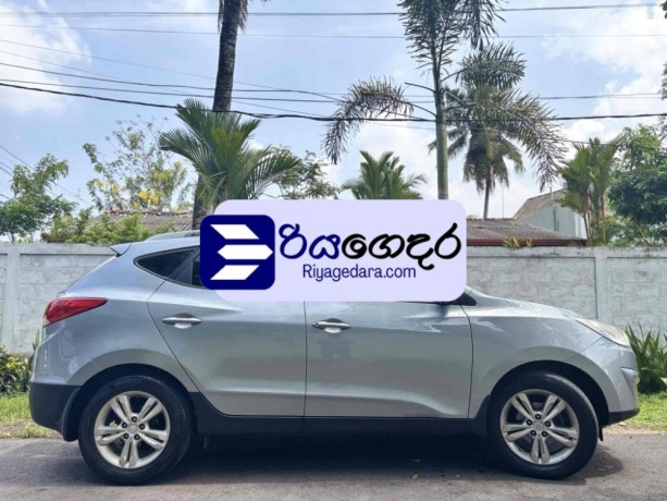 hyundai-tucson-i35-2011-suv-big-2