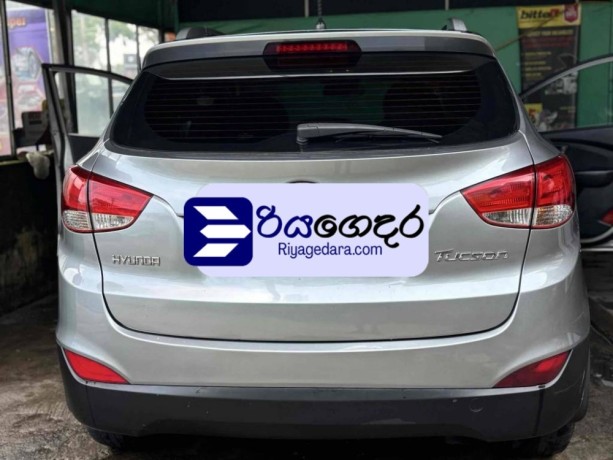 hyundai-tucson-i35-2011-suv-big-1