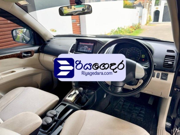 mitsubishi-montero-sport-2011-suv-big-4