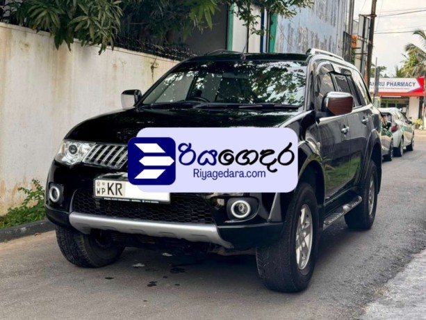 mitsubishi-montero-sport-2011-suv-big-2