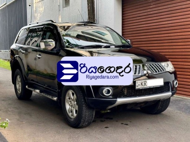 mitsubishi-montero-sport-2011-suv-big-0
