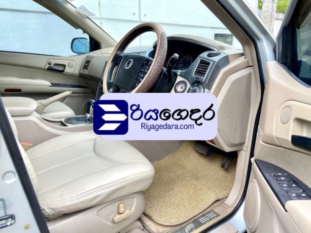 micro-kyron-2010-suv-big-3