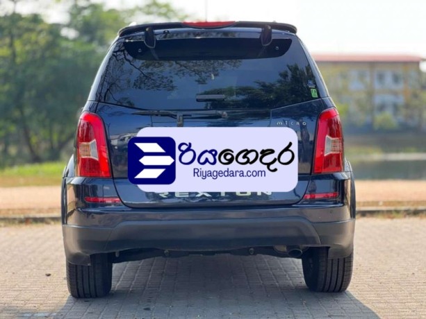 micro-rexton-2015-suv-big-2