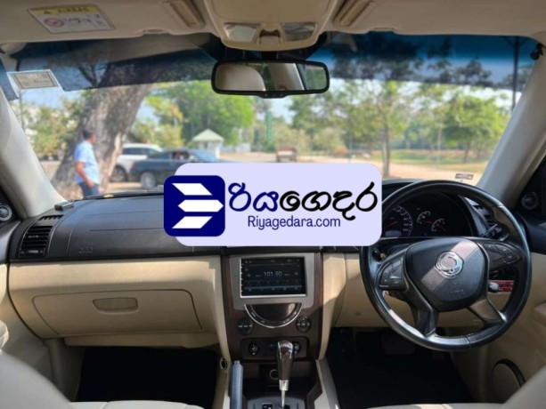 micro-rexton-2015-suv-big-3
